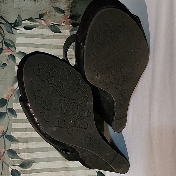 Women's GUC Black Wedge Sandals size 8 M - Picture 7 of 7